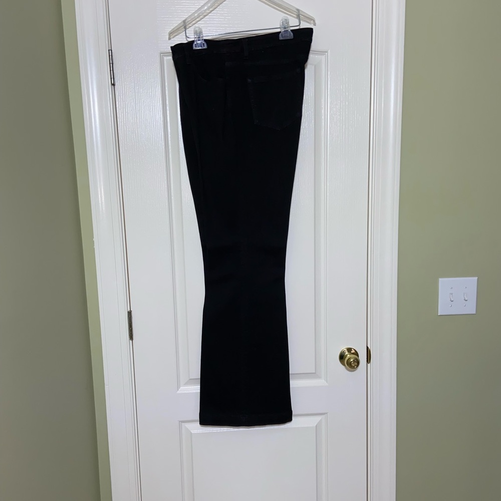 Soft Surroundings Classic Flaired Leg Jean.    Size 18 Tall.  Black